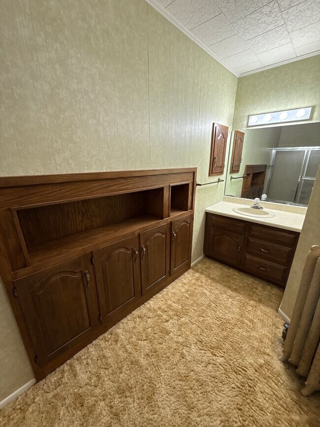 Building Photo - BM- 406