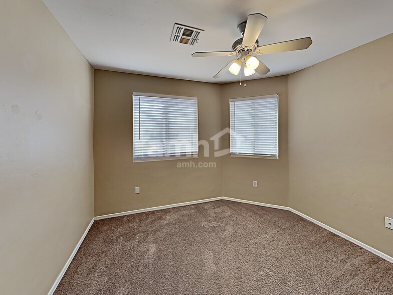 Building Photo - 11110 W Willow Field Dr