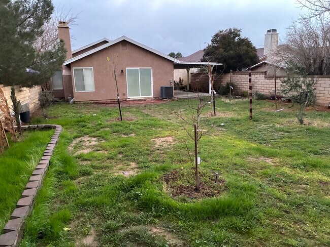 Building Photo - 2701 Juniper Dr