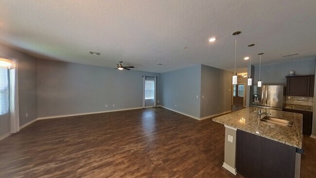 Building Photo - 3920 Loon Ln