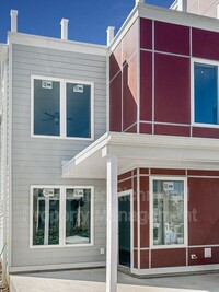 Building Photo - 106 W 12th St E