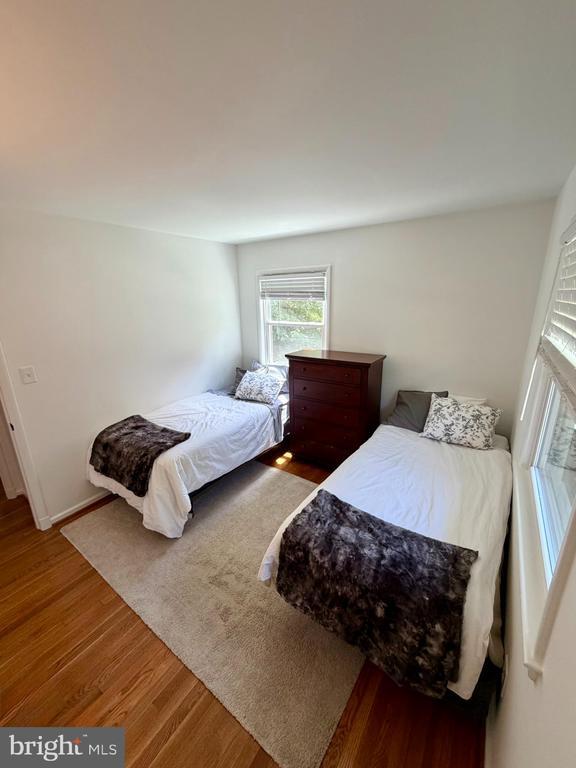 Building Photo - 604 Yeonas Dr SW