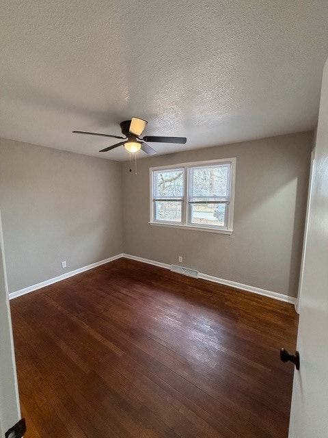 Building Photo - 2213 Roland Dr