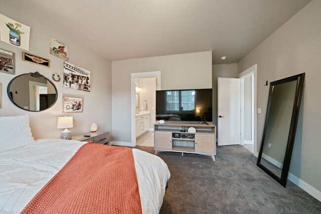 Building Photo - Modern 4-bedroom 3-bathroom Home