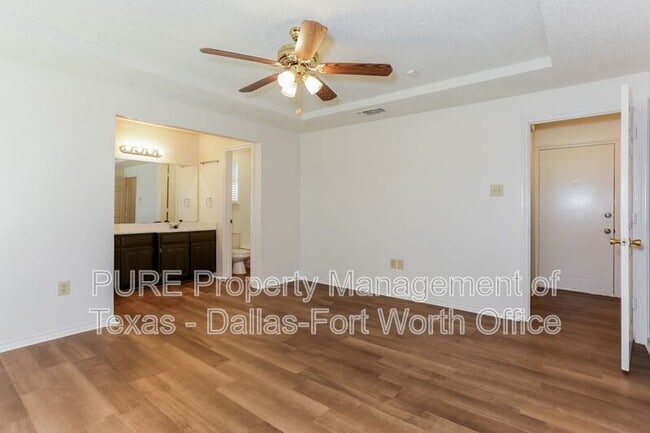 Building Photo - 928 Freestone Dr