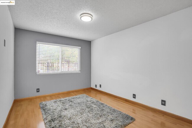 Building Photo - 21 Ironwood