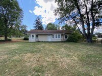 Building Photo - Single-Level Living! 3BR Ranch by Portage ...