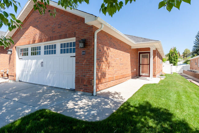 Building Photo - 414 Appletree Lane - 1