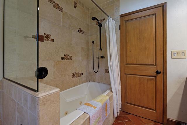 Building Photo - 6018 Avenida Chamnez