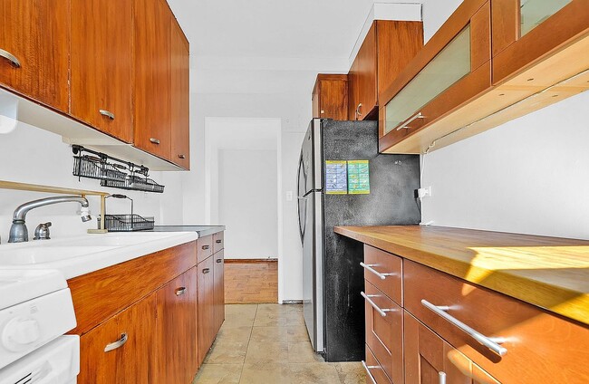 Building Photo - 21-80 33rd Rd Apt 9C-9C