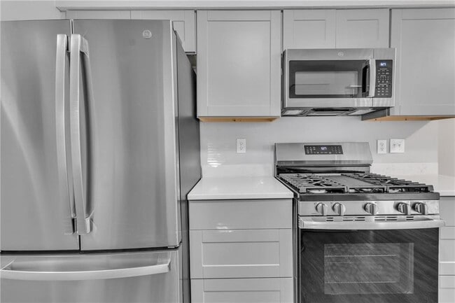 Building Photo - 8883 Homewood Dr