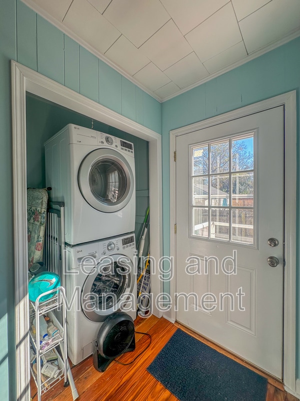 Building Photo - 422 Riverland Dr