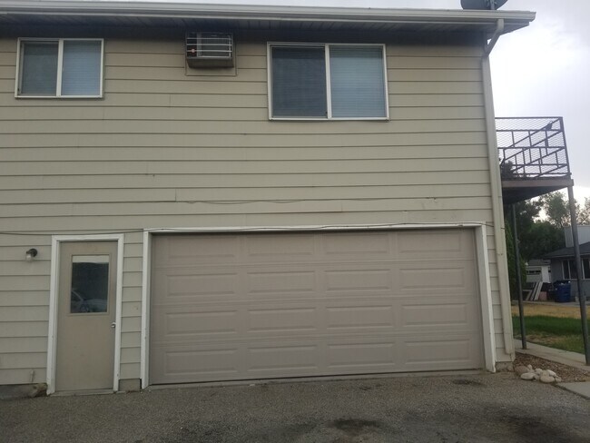 Shared Garage - 525 S White Cloud Dr