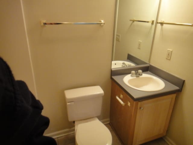 Building Photo - 3Bed/3Bath Available Soon!