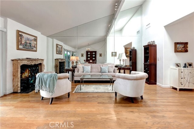 Building Photo - 432 Onda