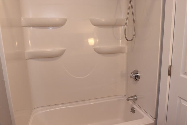 Building Photo - 73 Everett St