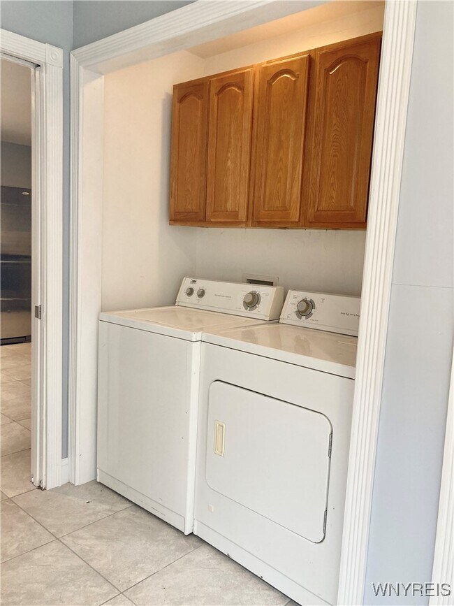 Building Photo - 143 Cottage St