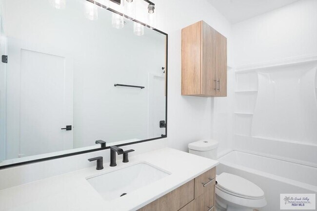 Building Photo - 3604 Hidalgo Cir