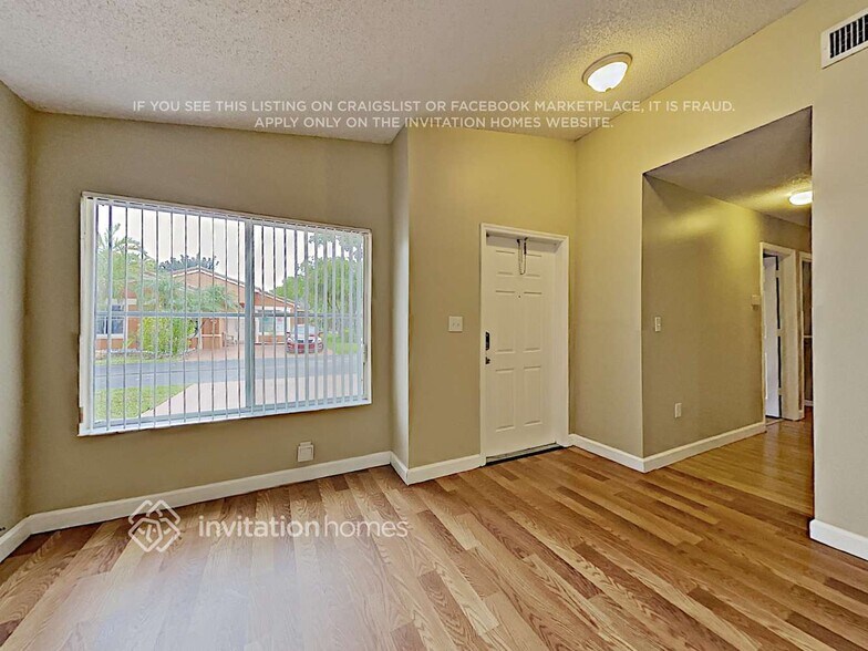 Building Photo - 9621 SW 164th Ct