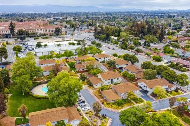 Building Photo - Sunnyvale Meadows Condo