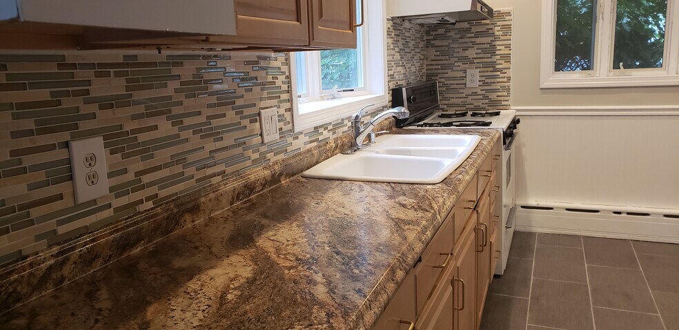 Building Photo - 54 Lambert St