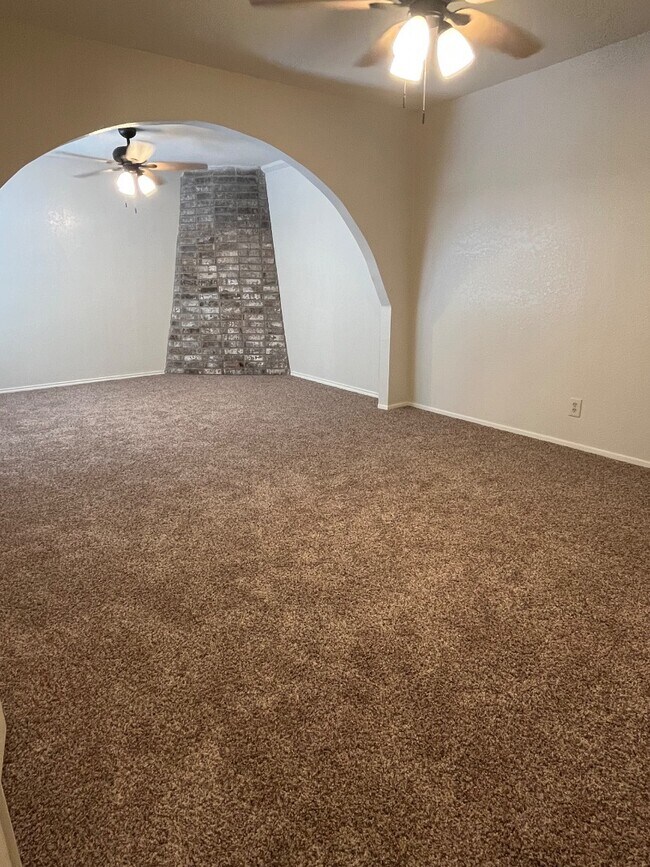 Building Photo - 2601 Treasure Hills Blvd