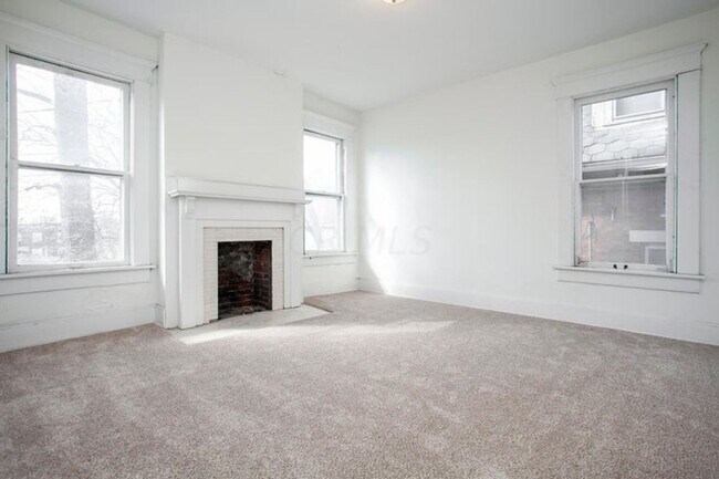 Building Photo - 357 E 15th Ave