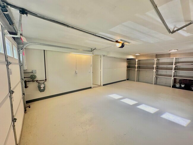 Building Photo - 21 N Kenosha Dr