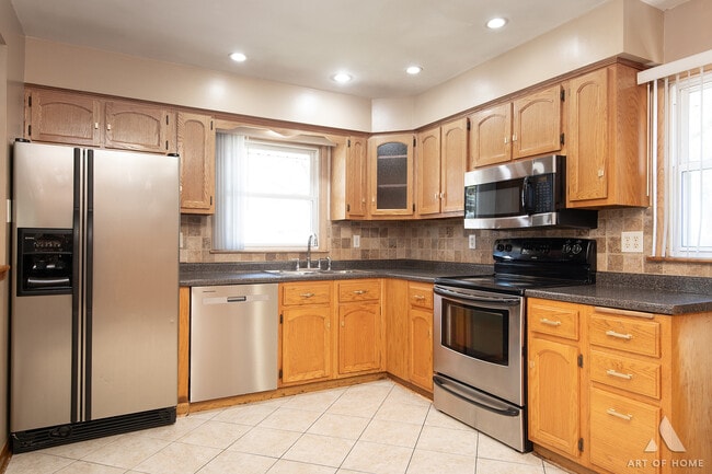 Building Photo - 9416 80th Ct