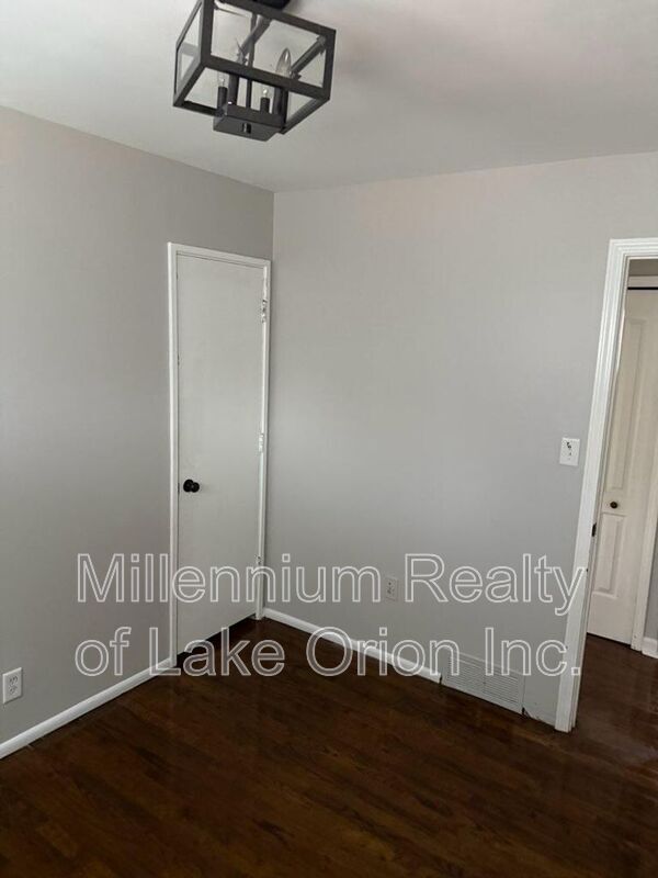 Building Photo - 321 W Princeton Ave