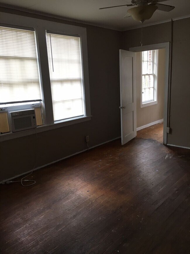 Building Photo - One Bedroom Duplex