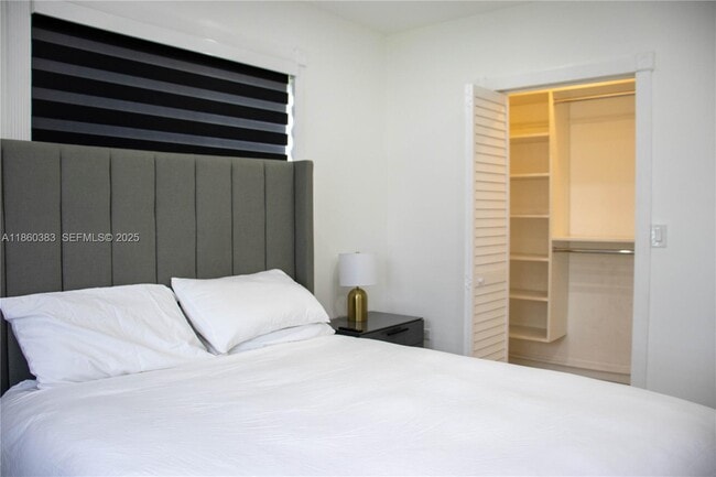 Building Photo - 295 NE 150th St