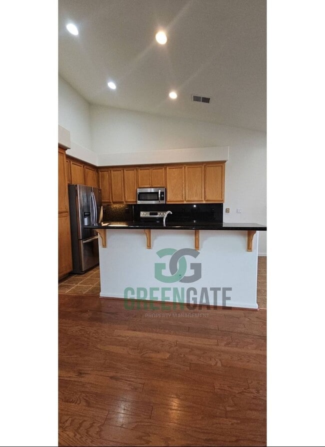 Building Photo - Available Now! 3 Bedroom 2 Bath Spacious Home in Tracy!!