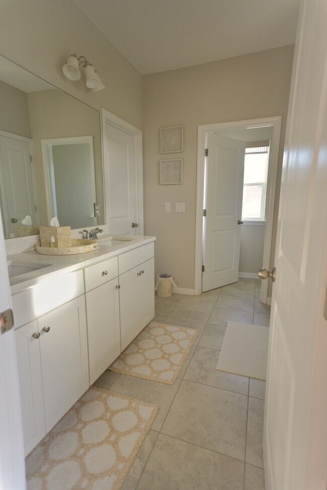 Building Photo - Beautiful Pond-Front Home Near Amelia Concourse