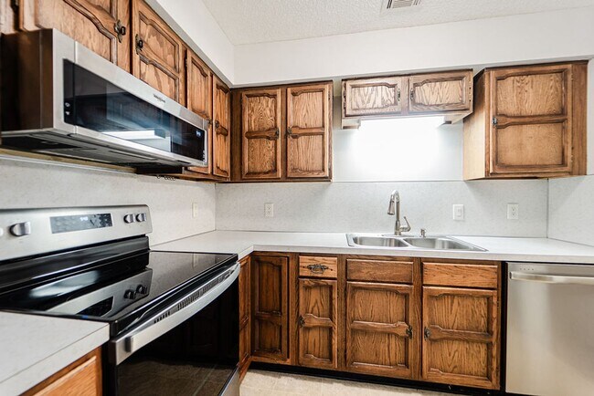 Building Photo - 26 Orantes Pl