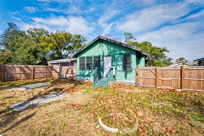 Building Photo - 250 Vernis Ave