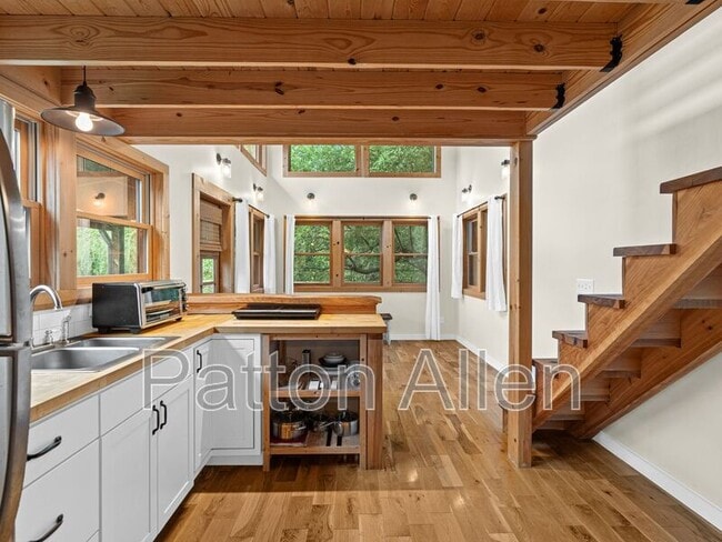 Building Photo - 81 5th Ave