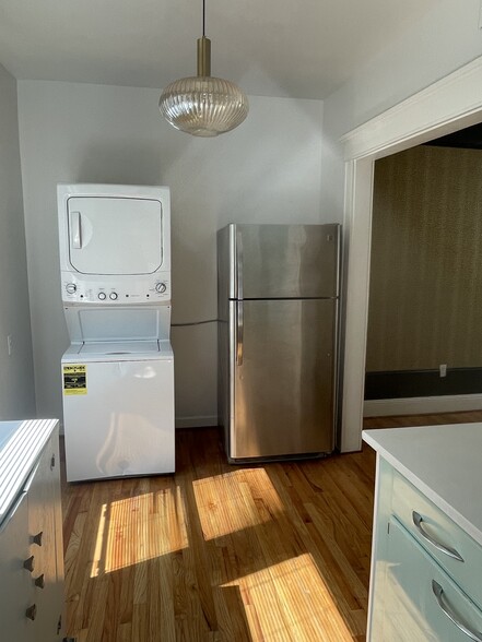 In unit washer/dryer combo - 2500 Linden Ave