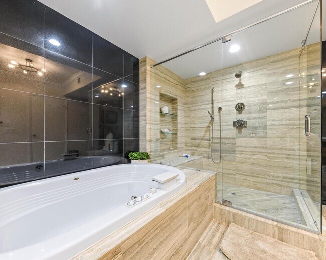 Building Photo - 101 S Fort Lauderdale Beach Blvd