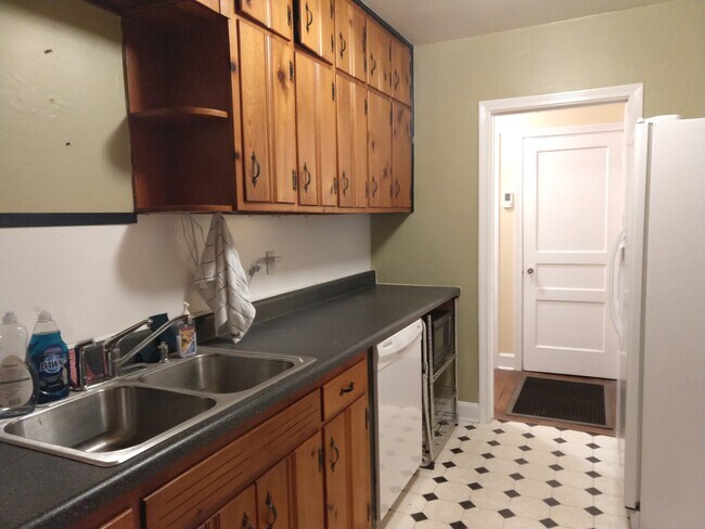 Building Photo - 2029 Stanford Dr SW