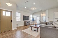 Building Photo - 501 Peace Dr