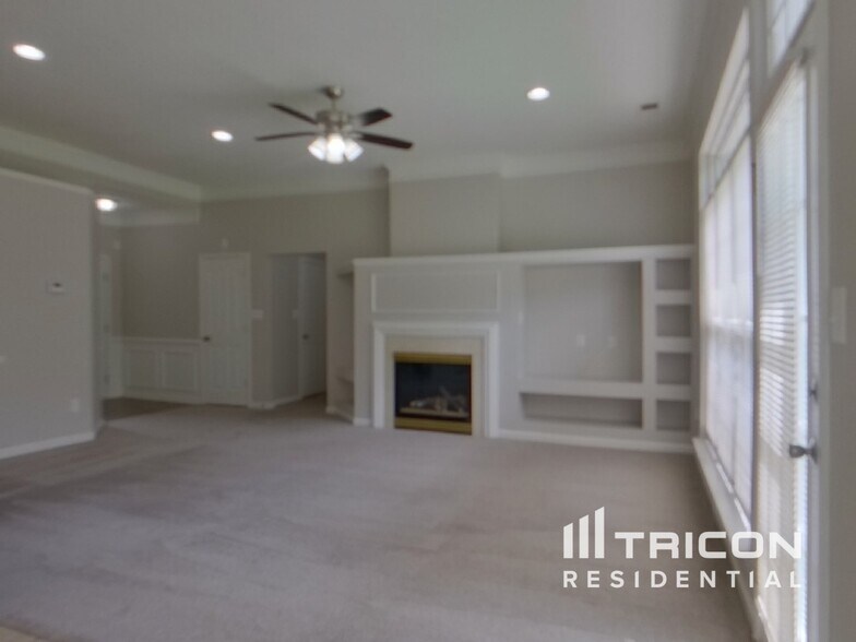 Building Photo - 3743 Sipes Ln