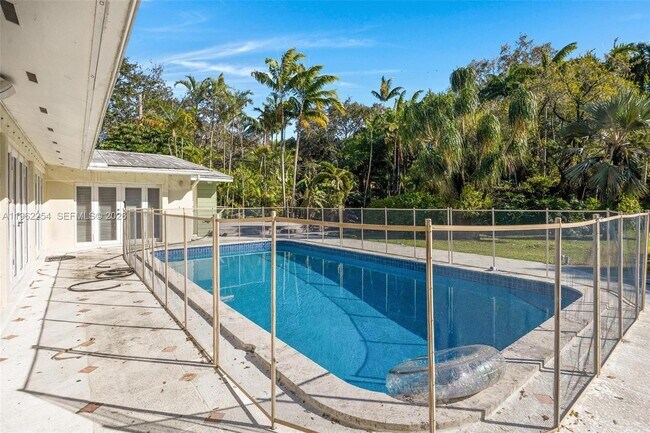 Building Photo - 6630 SW 102nd St