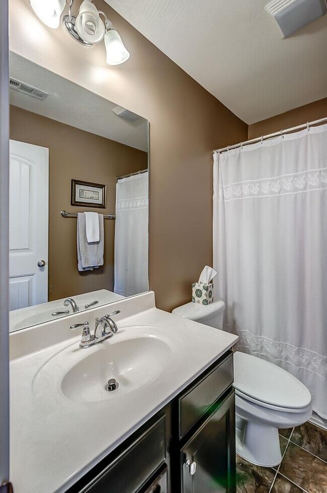 Building Photo - 1431 Riverbrook Dr