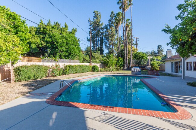 Building Photo - 6201 Melba Ave