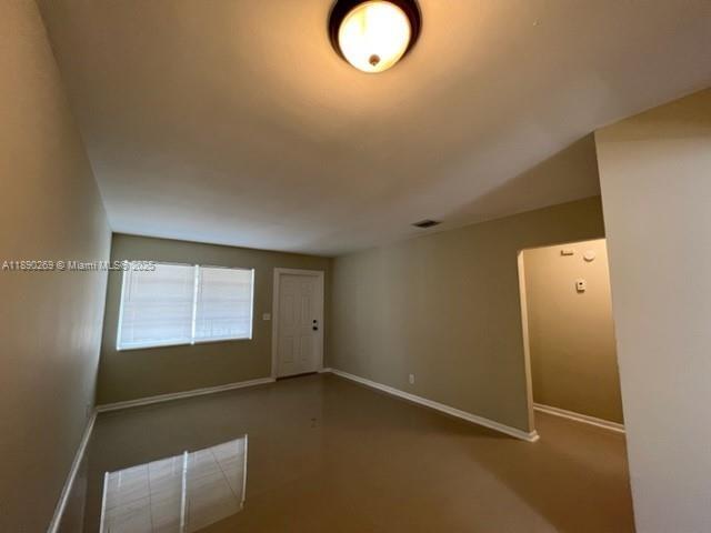 Building Photo - 946 Laurel Dr
