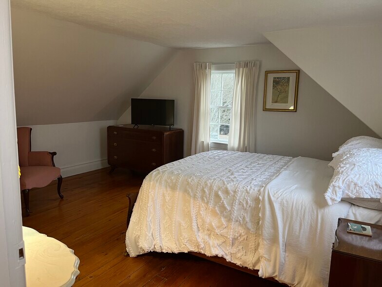 Building Photo - 9 Dunbar Dr