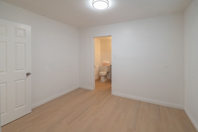 Building Photo - Charming 3 Bedrooms 2 Bathrooms Home $3,50...