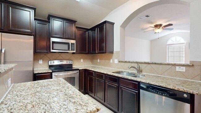 Building Photo - FREE DECEMBER RENT!!!