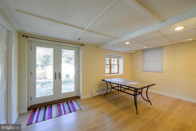 Building Photo - 5717 Chevy Chase Pkwy NW